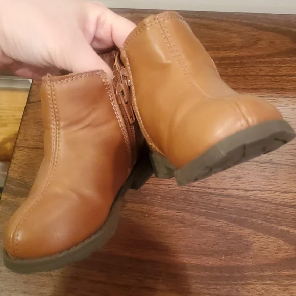 Kids Brown Boots with Heart Detail - Picture 3 of 10